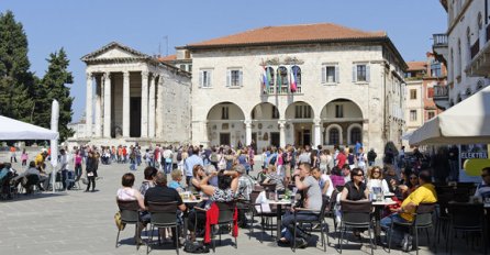 SRPKINJA OPISALA ŠTA JOJ SE DESILO U HRVATSKOJ: Kad sam na srpskom jeziku zatražila OVO, uslijedio je ŠOK