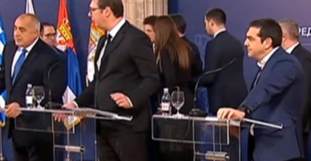 DRAMA NA VUČIĆEVOJ KONFERENCIJI: Prvo se uhvatio za glavu, a onda mu je POZLILO (FOTO)  