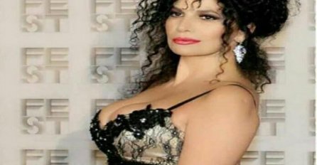 Zanijemićete od praznične čarolije koju je glumica napravila u svom domu: Ove godine je nadmašila sebe, ali svi gledaju OVAJ detalj