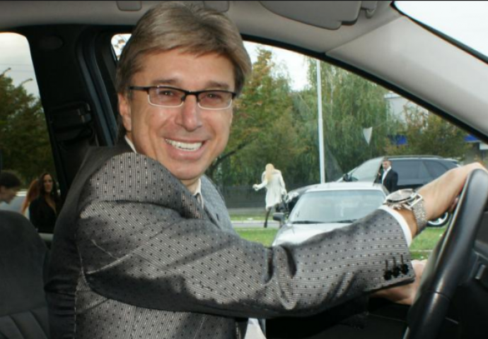 NIJE MOGAO SPAVATI OD DJEVOJAKA, KAKAV MACAN JE BIO: Pogledajte kako je Saša Popović izgledao na maturi (FOTO)