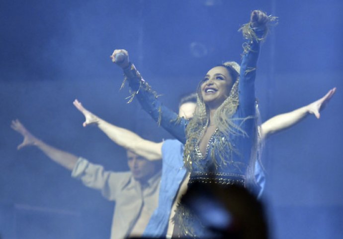 MAJA BEROVIĆ NAPRAVILA HAOS I OSTAVILA PUBLIKU BEZ DAHA: Kada pogledate ove fotografije, shvatićete i zašto! (FOTO)