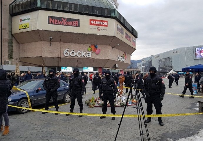 VANREDNO STANJE U BANJALUCI, POLICAJCI SVE OKUPIRALI: "Ovo je strahota" (FOTO)