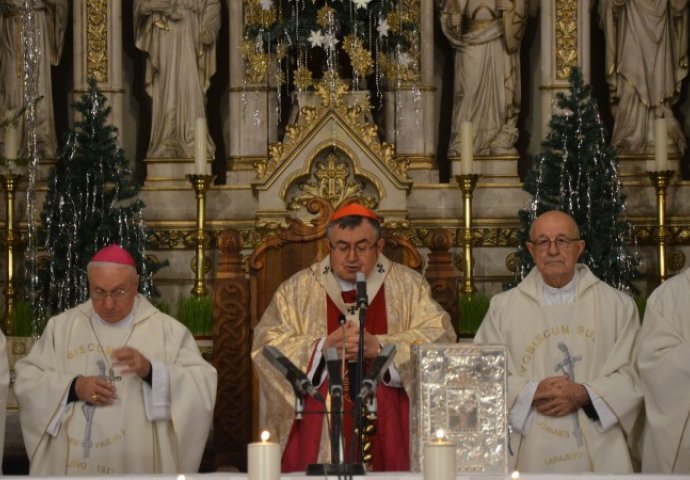 Kardinal Puljić predvodio misu u sarajevskoj katedrali