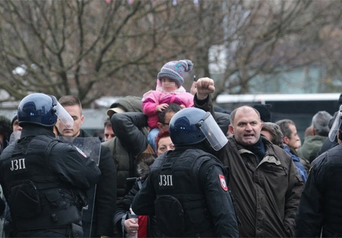 ČULI SU SE KRICI, LILE SU SUZE, KRV: Pogledajte mučne snimke iz Banje Luke koje su potresle regiju, ali i svijet