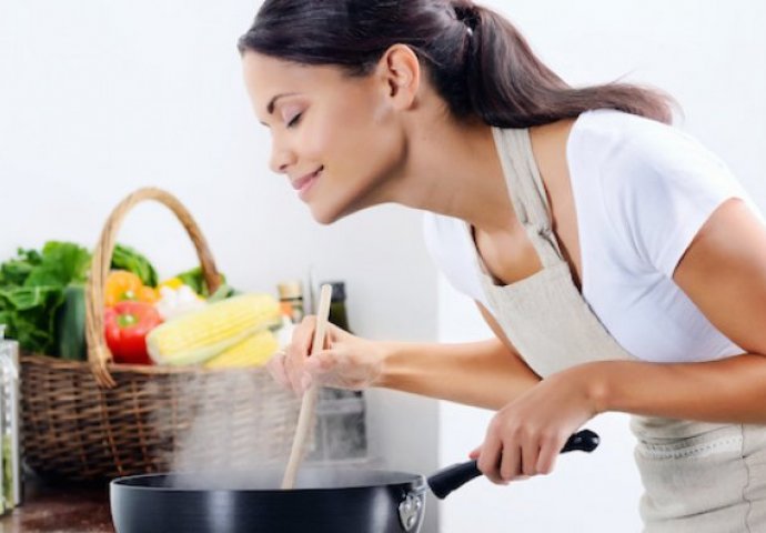 ZNANSTVENICI OTKRILI: Loša vijest, čak i mirisanje hrane deblja!