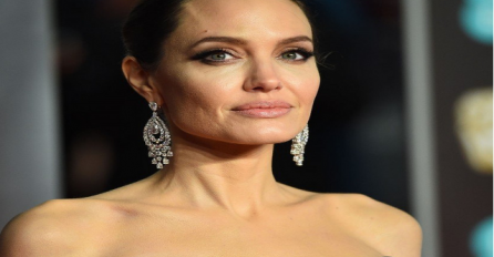 ANGELINA SE NAKON RAZVODA NA ULICI POJAVILA BEZ ŠMINKE, NISU JE PREPOZNALI: "Zabrinuti smo za nju" 