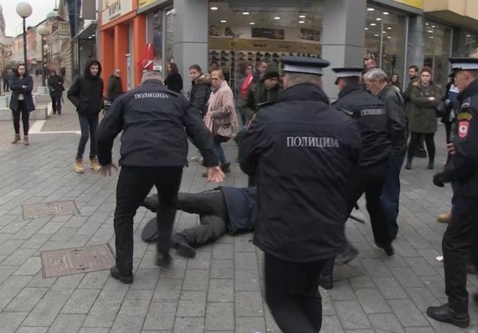 JEZIVA PRIJETNJA OSVANULA NA FACEBOOKU: Tiče se policajaca u Banjaluci, "Došlo je vrijeme da vas..."