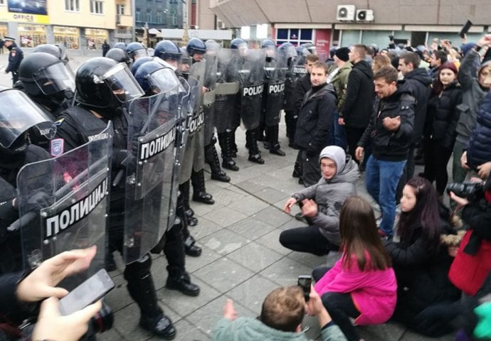 TI BiH podnio prijave protiv policajaca zbog 'prekomjerne upotrebe sile'