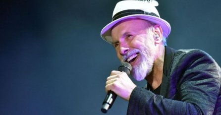 NOĆ ZA PAMĆENJE: Dino Merlin napravio veliki spektakl na Zlatiboru, publika oduševljeno pjevala s njim hit za hitom! (FOTO)