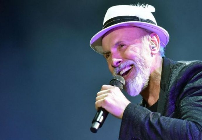 NOĆ ZA PAMĆENJE: Dino Merlin napravio veliki spektakl na Zlatiboru, publika oduševljeno pjevala s njim hit za hitom! (FOTO)