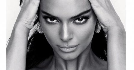 IZAŠLA NA SNIJEG SAMO U KUPAĆEM UZ KOMENTAR „BAŠ JE HLADNO“: Najpoznatija manekenka na svijetu zapalila internet! (FOTO)