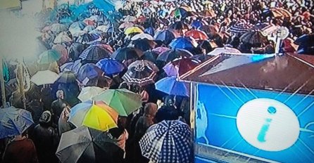 VIŠE OD 8.000 LJUDI KRENULO U PROTESTNU ŠETNJU