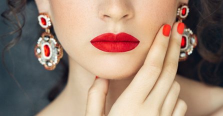 CRVENI RUŽ I NIJANSE: Treba da ga birate isključivo po boji očiju