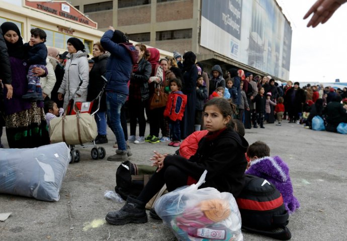 Grčka obalna straža spasila 75 migranata