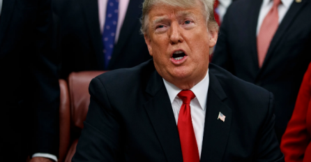 Američki predsjednik u novogodišnjoj čestitci izvrijeđao kritičare