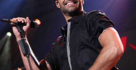 POZNATI PJEVAČ DOBIO KĆERKU ZA NOVU GODINU: Ona mu je sada centar svijeta, a iznenadit ćete se kad čujete koje joj je ime dao (FOTO)