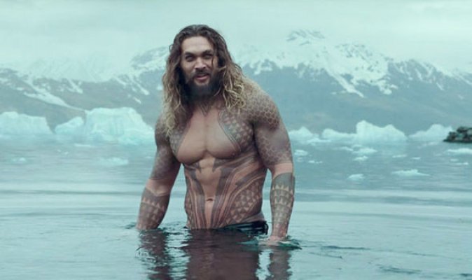 aquaman-new-image-teases-his-famous-hook-hand-899356