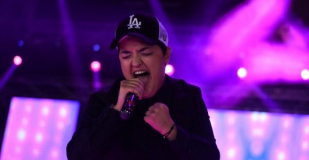 MARIJA ŠERIFOVIĆ U VEOMA LOŠEM STANJU, ISPLIVALA SLIKA: Otkazuje koncerte, fanovi u suzama (FOTO)