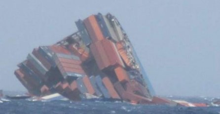 S broda u Sjevernom moru palo 270 kontejnera, u tri se nalazi opasan sadržaj