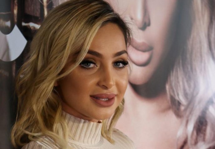 LUDO GA VOLI JOŠ OD TINEJDŽERSKIH DANA: On je suprug MAYE BEROVIĆ, ima firme u Austriji, a evo kako izgleda (FOTO)