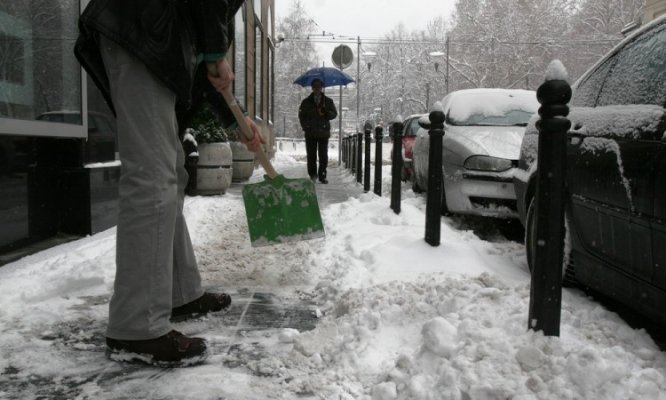 zima-ciscenje-snijega