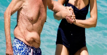 NEKADAŠNJA LJEPOTICA SNIMLJENA JE NA PLAŽI SA 25 GODINA STARIJIM SUPRUGOM: Ovo je samo početak, o narednoj slici bruji svijet 