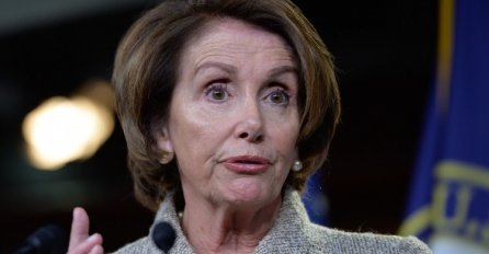 Pelosi: Trump nas ne može uvjeriti u gradnju zida na granici s Meksikom