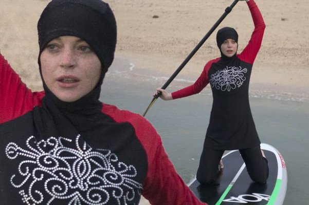 pay-main-lindsey-lohan