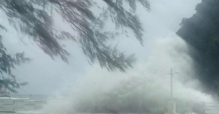 NEZAPAMĆENA OLUJA NOSI SVE PRED SOBOM: Prizori su stravični, NAREĐENA EVAKUACIJA (FOTO)