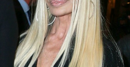 DONATELA VERSAĆE JE UNAKAZILA LICE, A ČEKAJTE DA VIDITE NJENU KĆERKU: Lice gore nego u njene majke, I ONA SE UPROPASTILA (FOTO)