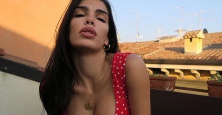 BUJNI ATRIBUTI U PRVOM PLANU: Supruga popularnog fudbalera ponovo zagolicala maštu provokativnim fotografijama!