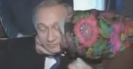 BAKA KRENULA PUTINA DA POLJUBI U USTA, JEDVA SE ODBRANIO: Ovaj snimak je obišao svijet  (VIDEO)