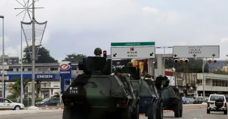 TENKOVI IZAŠLI NA ULICE, ZAUZELI DRŽAVNE MEDIJE: Jutros je izvršen državni udar