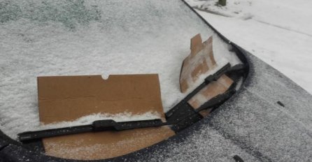 STAVIO JE DVA OBIČNA KARTONA ISPOD BRISAČA: Riješio je NAJVEĆI zimski problem svakog vozača 