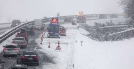 ALARMANTNO, SNIJEG ZATRPAO SVE, TROJE MRTVIH, MNOGO NESTALIH: Najgore tek dolazi, STRAVIČNI PRIZORI (FOTO)