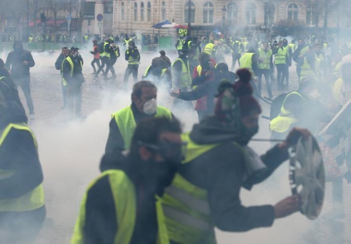 Premijer Fransuske najavio oštro kažnjavanje za nasilje na protestima