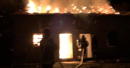 Kuća gorjela, a vatrogascima se od hladnoće zaledila voda (FOTO)