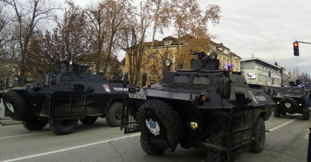 TENKOVI TUTNJE, HILJADE VOJNIKA NA ULICAMA BANJALUKE: Pogledajte šta se događa u ovim trenucima! (FOTO)