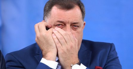 UOČI 9. JANUARA SNSD POSLAO SVIMA OVU SMS PORUKU: Mnogi koji su je dobili ostali su ZATEČENI SADRŽAJEM