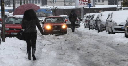 SNIJEG PRAVI PROBLEME I U REGIONU, CRNA GORA POD SNIJEGOM: Pogledajte kakvo je trenutno STANJE (VIDEO)