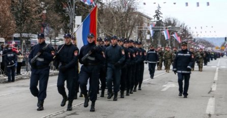 SKANDAL, I ON SE DANAS POJAVIO NA OBILJEŽAVANJU DANA RS-A: "Izdajice, kako te samo nije stid?" (FOTO)