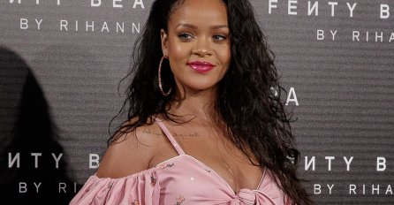 OD OVOG MOMENTALNO SKAČE PRITISAK! Rihanna objavila nenormalno PROVOKATIVAN SELFIE, i za 2 sata dobila DVA miliona lajkova