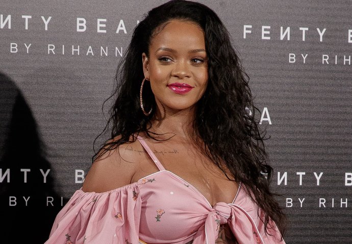 OD OVOG MOMENTALNO SKAČE PRITISAK! Rihanna objavila nenormalno PROVOKATIVAN SELFIE, i za 2 sata dobila DVA miliona lajkova