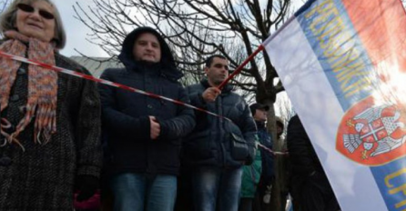ZASTRAŠUJUĆA SCENA U BANJALUCI: Kad im se ovo danas pojavilo iznad glava, PRETRNULI SU (FOTO)