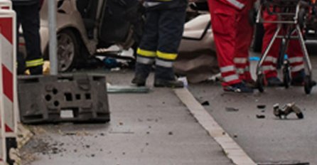 HOROR, AUTOBUS PROKLIZAO, PA UDARIO U AUTOMOBIL: Ima mrtvih, trudnici se bore za život!