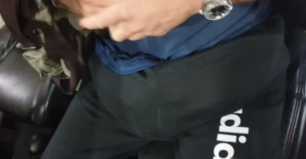 CARINICI SU GA IZVELI IZ AUTA I VIDJELI DA NEŠTO KRIJE U HLAČAMA: Kad ih je skinuo,ODMAH SU SKOČILI OD ŠOKA! (VIDEO)