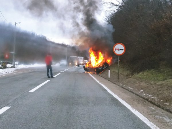 zapaljen-automobil-prijedor