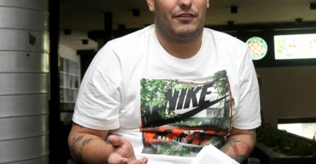 NAPOKON PONOVO U AUTOMOBILU: Snimak Lazića će vas NAJEŽITI, ali niko nije očekivao da će OVO uraditi