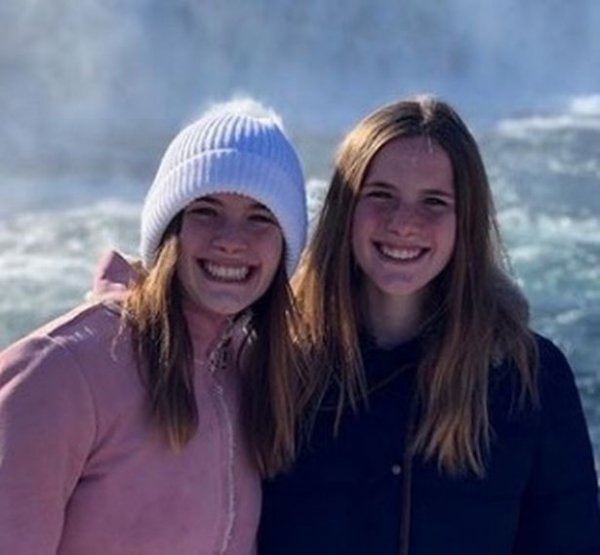 1-the-twins-that-played-baby-emma-in-friends-are-all-grown-up