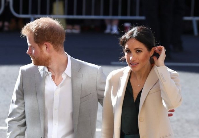 MEGHAN PUCA PO ŠAVOVIMA, HOĆE LI BRAK PROPASTI: Sa jednom stvari se više ne može nositi!